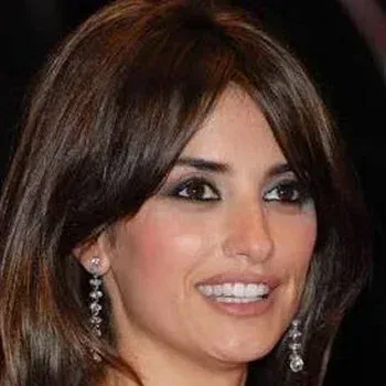 Penélope Cruz — Deep Autumn celebrity example, dark warm brown hair, warm olive skin and dark warm brown eyes