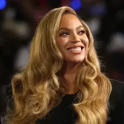 Beyoncé as an example of oval face shape — balanced proportions and gently rounded jawline