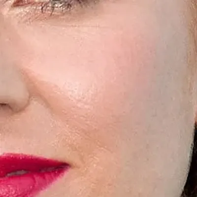 Isla Fisher's skin tone — fair peachy clear, Bright Spring quality