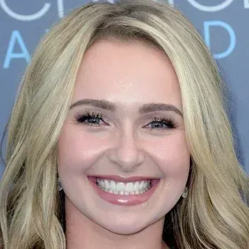 Hayden Panettiere — Light Spring celebrity example, fair warm skin and light golden blonde hair
