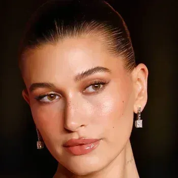 Hailey Bieber — Soft Autumn celebrity example, warm fair skin with freckles and warm hazel eyes