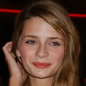 Mischa Barton — Soft Autumn celebrity example, warm golden-brown hair, fair warm skin and soft blue-grey eyes