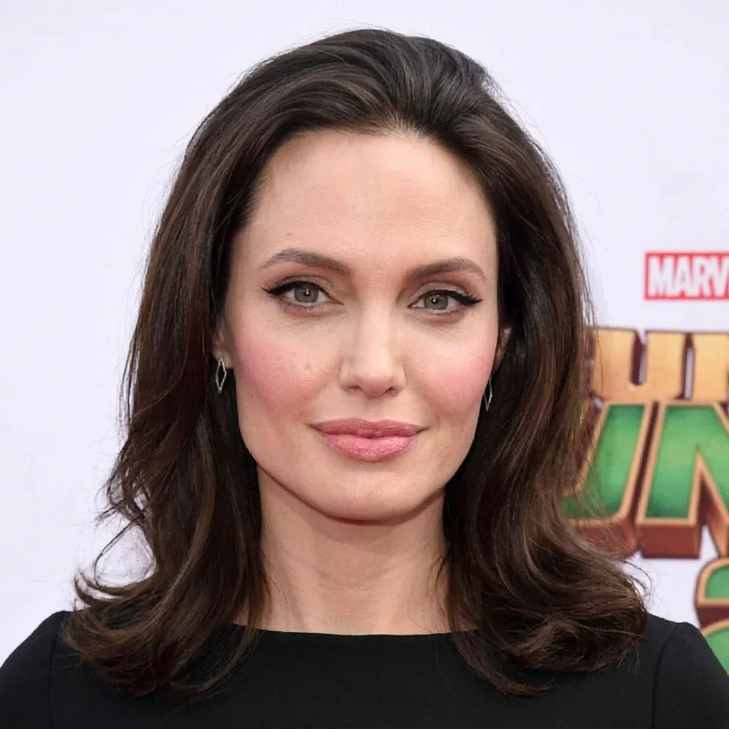 Angelina Jolie with face shape annotations showing square proportions