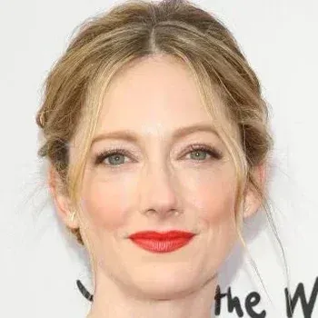 Judy Greer portrait — warm auburn-brown hair, peachy skin, clear blue-grey eyes, True Spring celebrity colour analysis example